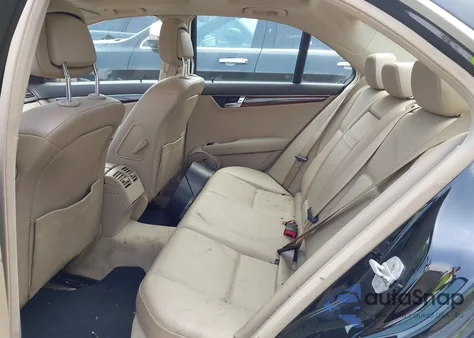 2010 Mercedes-Benz C 300 Luxury 4Matic/Sport 4Matic из США, поврежденный, VIN WDDGF8BB7AF401592